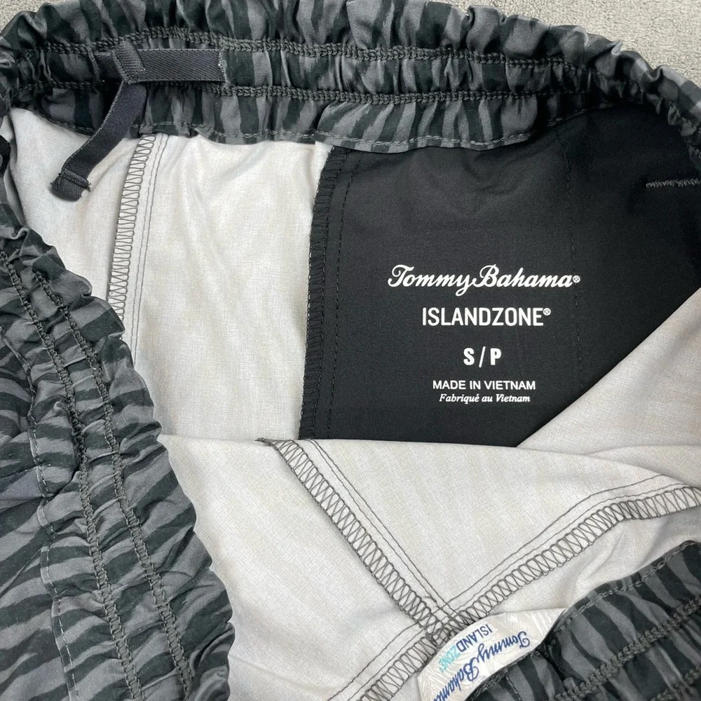 Tommy Bahama‎ IslandZone Men’s Small Gray Zebra Print Jogger Pants